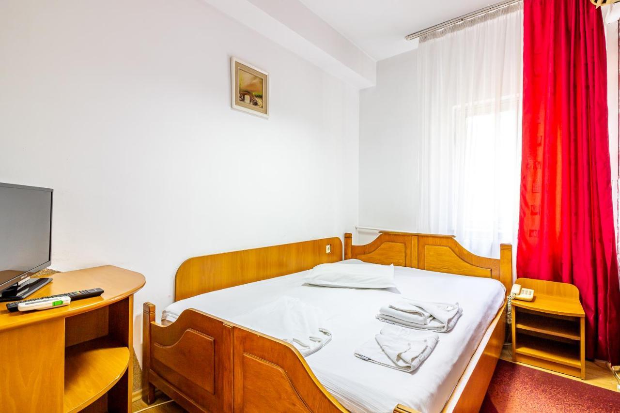 Motel Dasiana Тыргу-Жиу Экстерьер фото