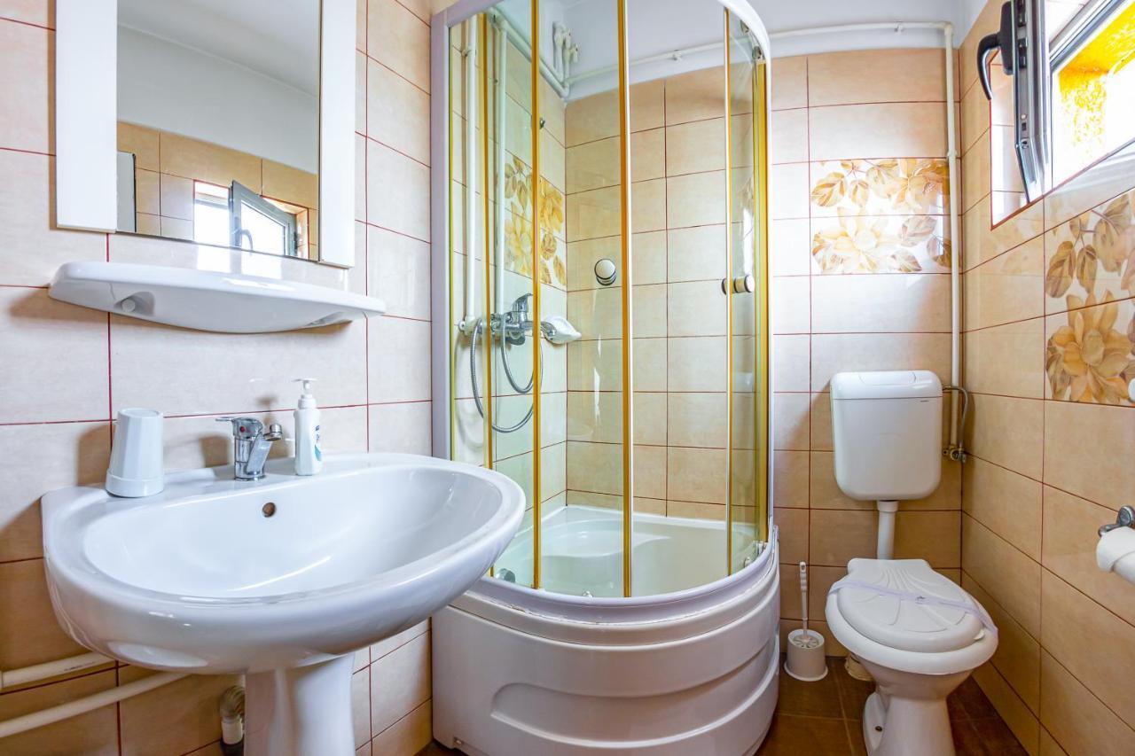 Motel Dasiana Тыргу-Жиу Экстерьер фото