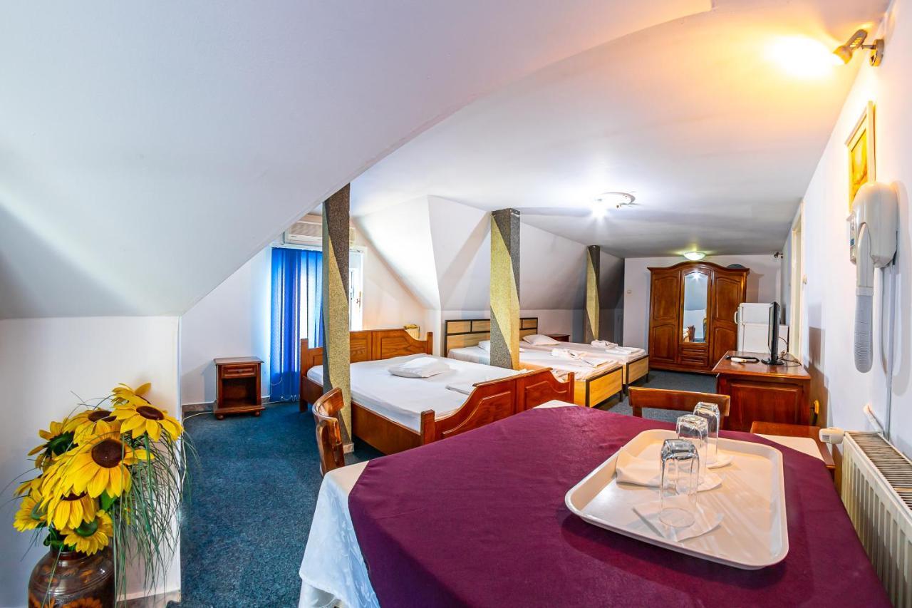 Motel Dasiana Тыргу-Жиу Экстерьер фото